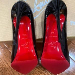 Gorgeous loubatons “so kate 120 patent”. Great condition